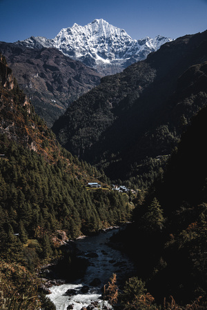 Thamserku Peak